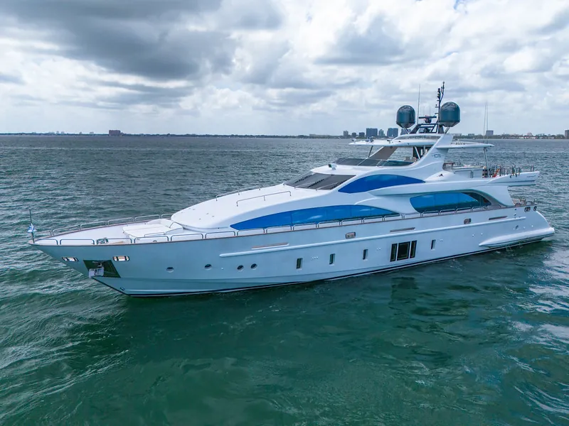 All-inclusive yacht charter in Miami with captain and crew